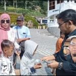 Terkenal Dermawan, Kades Orwet Beri Santunan Ratusan Anak Yatim serta Mengajak Berwisata ke Selecta Kota Batu