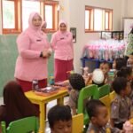 Sukseskan MBG, Ketua YKB Jatim Berbagi Makan Bergizi di TK Kemala Bhayangkari 78 Pamekasan