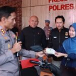 Polisi Kembalikan Motor Korban Curanmor Oleh Sepasang Kekasih di Ponorogo