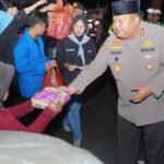 Polres Pasuruan dan Mahasiswa Gelar Sahur On the Road, Sembari Berbagi Makanan kepada Masyarakat
