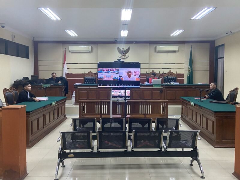 Gambar.Suasana Sidang Perdana di Pengadilan Tipikor Surabaya saat Berlangsung.(Foto.ist).