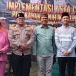 Galakkan Ketahanan Pangan, Kapolsek Purwodadi Tebar Ribuan Benih Ikan di Mapolsek