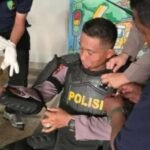 Belasan Polisi Terluka Kena Lemparan Batu dan Petasan Saat Pengamanan Demo Tolak UU TNI di Surabaya