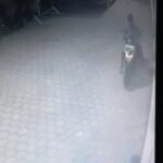Meresahkan…!!! Disaat Ngobrol Santai Warga Rembang Kehilangan Motor, Aksi Pelaku Terekam Cctv