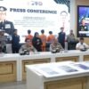 Polda Jatim Amankan Tiga Tersangka Pembuat dan Penyebar Video Hoax Catut Nama Gubernur