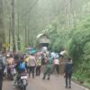 Sinergitas Polsek Tosari dan Warga Berhasil Tangani Longsor di Jalur Wisata Gunung Bromo