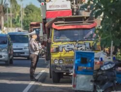Operasi Gabungan Polres Jember Sosialisasi Larangan Kendaraan ODOL