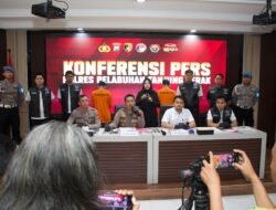 Polres Pelabuhan Tanjungperak Amankan 2 Tersangka Admin Grup Facebook “Gay Khusus Surabaya” Sebar Konten Asusila