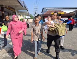 Polres Blitar Gelar Khitan Massal Salurkan Bansos untuk Anak Yatim Piatu dan Difabel di Hari Bhayangkara ke – 79