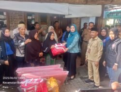 Istri Bupati Pasuruan Bersama Dinsos Bantu Korban Kebakaran di Pogar