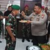 Hadiah HUT Bhayangkara ke-79, TNI Berikan Kejutan Tumpeng Kepada Kapolres Pasuruan