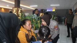 Beri Trauma Healing, Polwan Polresta Banyuwangi Dampingi Korban Selamat KMP Tunu Pratama Jaya