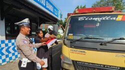 Dari Jalanan untuk Negeri: Satlantas Pasuruan Tebar Semangat Kemerdekaan dengan 1.000 Bendera