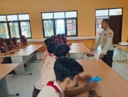 Polres Pasuruan Bangun Karakter Pelajar Melalui Pembinaan Saka Bhayangkara di SMAN 1 Lumbang