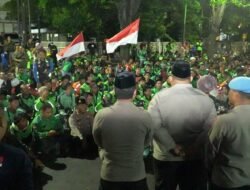 Duka Driver Ojol Pasuruan: Aksi Damai dan Doa di Mapolres Pasuruan untuk Affan yang Gigih Cari Nafkah