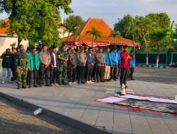Polres Pasuruan Hadir Membersamai Aksi Damai Mahasiswa di TMP Bangil