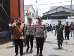 Kapolda Jatim Tinjau Titik Kerusakan di Kediri Raya, Himbau Masyarakat Turut Jaga Kamtibmas
