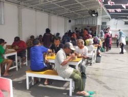 Lapas Tulungagung Jum’at Berkah Bagikan Makan Gratis