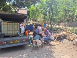 Atasi Krisis Akibat Kemarau, Polsek Winongan Salurkan 2.000 Liter Air Bersih ke Warga Sumberjo