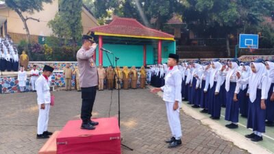 Polri Dekat Dengan Pelajar, Kapolsek Purwodadi Jadi Pembina upacara di SMPN 1 Purwodadi