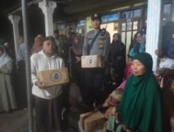 Jenazah Korban Robohnya Bangunan Ponpes Al Khozini Tiba di Wonorejo, Polisi dan Warga Gelar Takziah