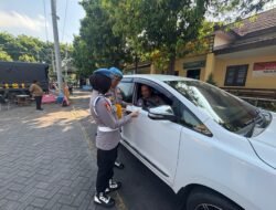Propam Polresta Pasuruan Tegakkan Disiplin Personil Melalui Cek Dokumen dan Kelengkapan Kendaraan 