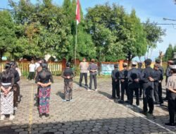 Kapolsek Tosari Bina Upacara di SMA Baithani, Ingatkan Bahaya Penyalahgunaan Narkoba dan Hoaks