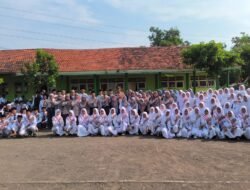 Kapolsek Wonorejo Jadi Pembina Upacara di SMK Al Hidayah, Ingatkan Bahaya Kenakalan Remaja