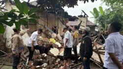 Kapolres Pasuruan Salurkan Bantuan Sosial untuk Warga Terdampak Puting Beliung di Kejayan