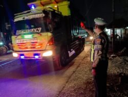 Ricuhnya Perbaikan Rel, ada Pengabdian Personel Satlantas Polres Pasuruan yang Berjibaku Atur Lalu Lintas