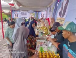 Dera Kenaikan Harga, Warga Pasuruan ‘Berbondong’ Rebut Sembako Murah di Gerai Pasar Murah Gubernur Jatim