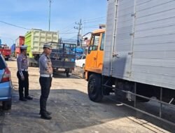 Siaga Nataru, Satlantas Polres Pasuruan Terapkan Pembatasan Ketat Truk di Tol dan Arteri