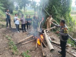 Polres Pasuruan Bakar Arena Judi Sabung Ayam dan Tegaskan Tidak Ada Toleransi