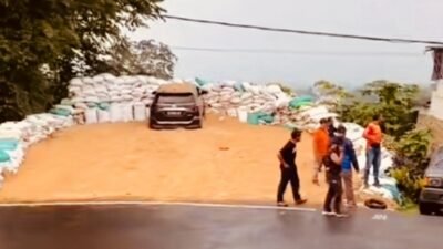 Mobil Fortuner Selamat dari Kecelakaan Akibat Rem Blong di Jalur Cangar-Pacet