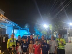 Dekat di Hati Warga: Cerita Polisi Satlantas Pasuruan Berbaur dalam Tradisi “Gugah-Gugah Sahur”