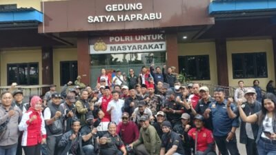 ‎Ratusan Jurnalis Kepung Polda Jatim, Desak Transparansi Kasus OTT Muhammad Amir