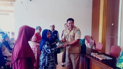Bagikan 750 Paket Sembako, Kepala Desa Mojoparon Beri Perhatian untuk Warga Kurang Mampu di Bulan Ramadan