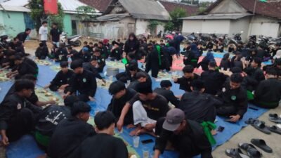 Tetap di Garis Perjuangan: Pagar Nusa Rayon Ponpes Darussalam Pusat Tebar Berkah Melalui 100 Paket Zakat dan Buka Bersama