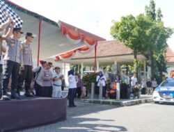 POLRES PASURUAN DAN PEMKAB PASURUAN BERANGKATKAN RATUSAN PEMUDIK GRATIS