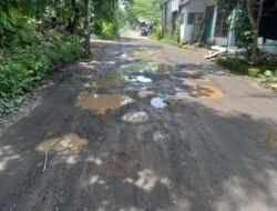 Jalan Rusak Dua Tahun di Desa Siar, Warga Keluhkan Belum Ada Perbaikan