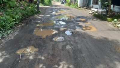 Jalan Rusak Dua Tahun di Desa Siar, Warga Keluhkan Belum Ada Perbaikan