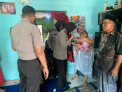 Polres Pasuruan Takziah dan Salurkan Bansos untuk Keluarga Korban Kecelakaan Kereta Api