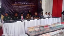 ‎Tanpa Pita Cukai, 4,2 Juta Batang Rokok dan Ribuan Liter Miras Ilegal Dimusnahkan di Pasuruan ‎