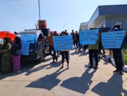 Tuntut Prioritas Tenaga Kerja Lokal 60 Persen, Warga Curahdukuh Gelar Aksi Damai di Depan PT Hanbit
