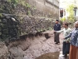 ‎Enam Tahun Diterjang Banjir, Pondasi Dusun Pasinan Rembang Nyaris Ambruk, Warga Desak Perbaikan