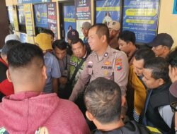 Personil Samsat Bangil Selalu Berikan Edukasi Sebelum Pelayanan Dimulai pada Wajib Pajak