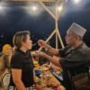 Hening di Café Ay, Perayaan Sederhana yang Sarat Makna di Usia 45 Istri Abah Sutarji 
