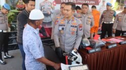 Kapolres Pasuruan Kembalikan Motor Curian kepada Korban, Tangis Haru Warnai Penyerahan Motor