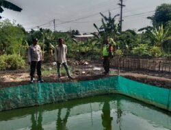 Bhabinkamtibmas Kelurahan Pogar Pantau Budidaya Lele untuk Dukung Ketahanan Pangan Nasional