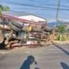‎Truk Bermuatan Tebu Terguling di Sukorejo Pasuruan, Arus Lalu Lintas Terganggu ‎